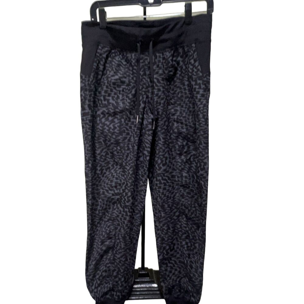 lululemon Women's Joggers Size 8 Black Drawstring Pockets Tapered Yoga Gym